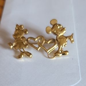 Mickey & Minnie love pin